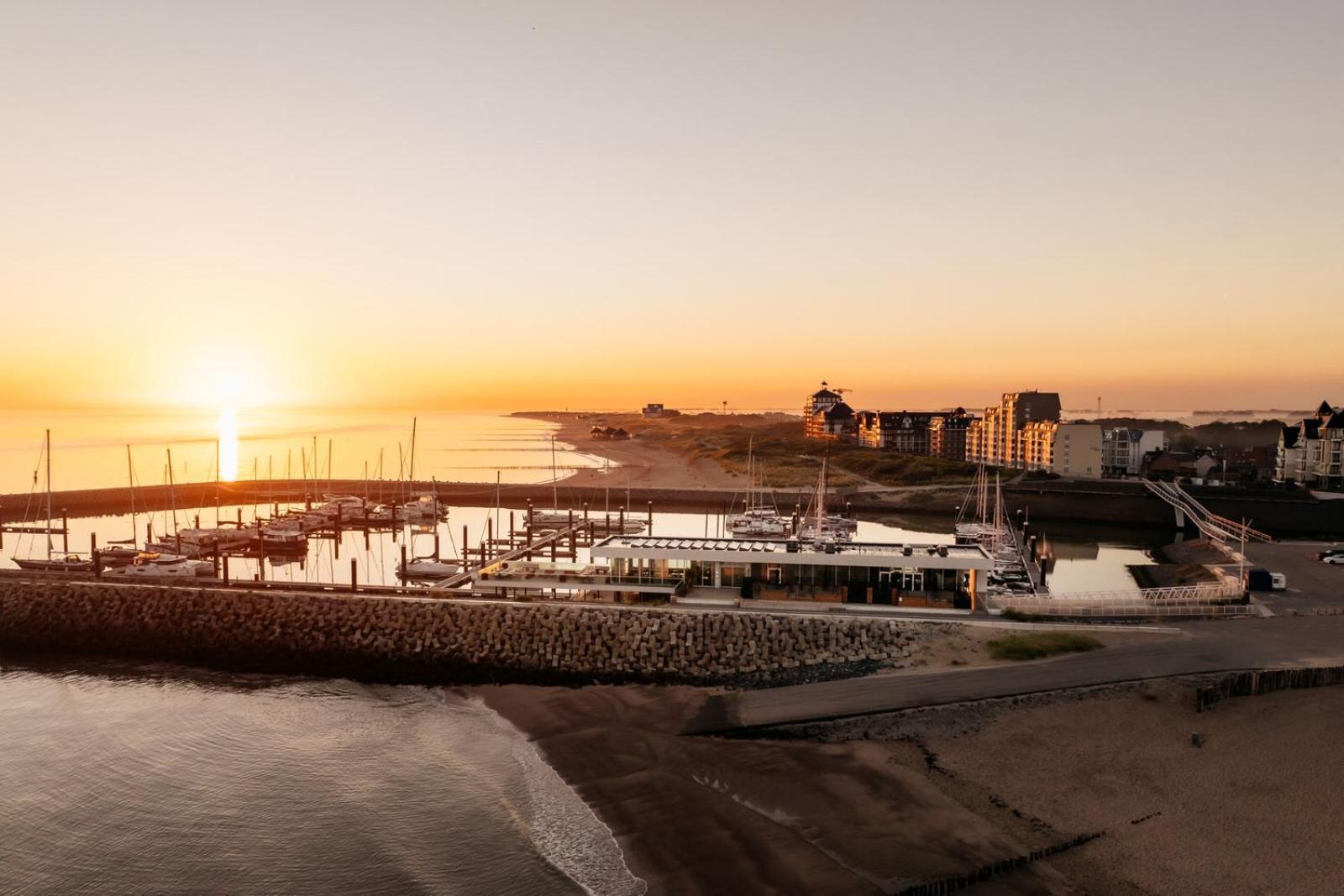 Yacht By Strandhotel - Hotel Service & Wellness Cadzand Exterior photo