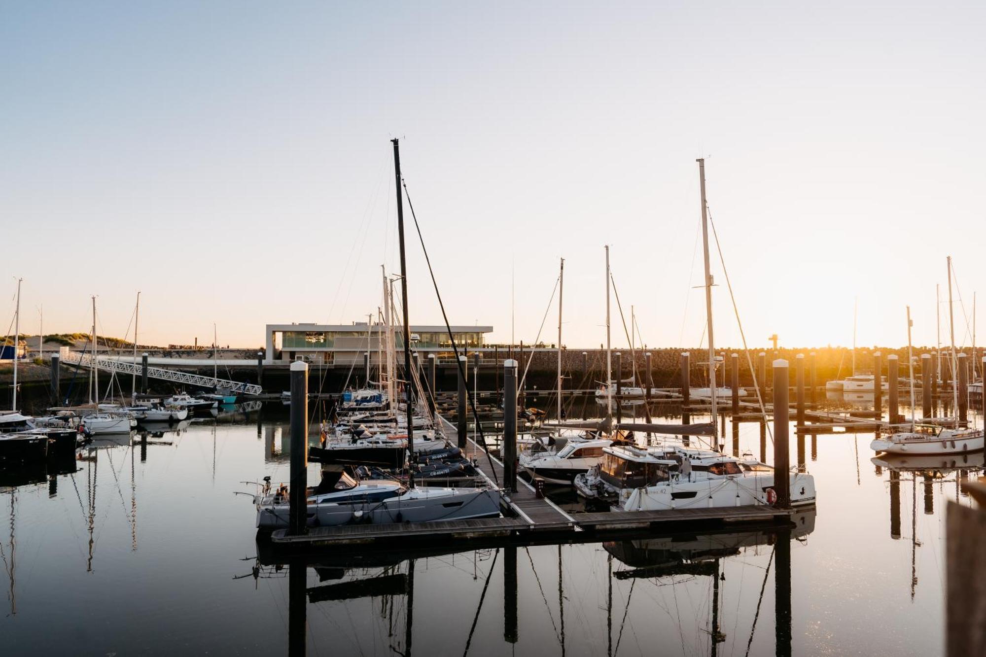 Yacht By Strandhotel - Hotel Service & Wellness Cadzand Exterior photo